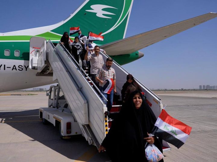 عودة المحتجزين العراقيين الى بغداد بعد اطلاق سراحهم من قبل السعودية