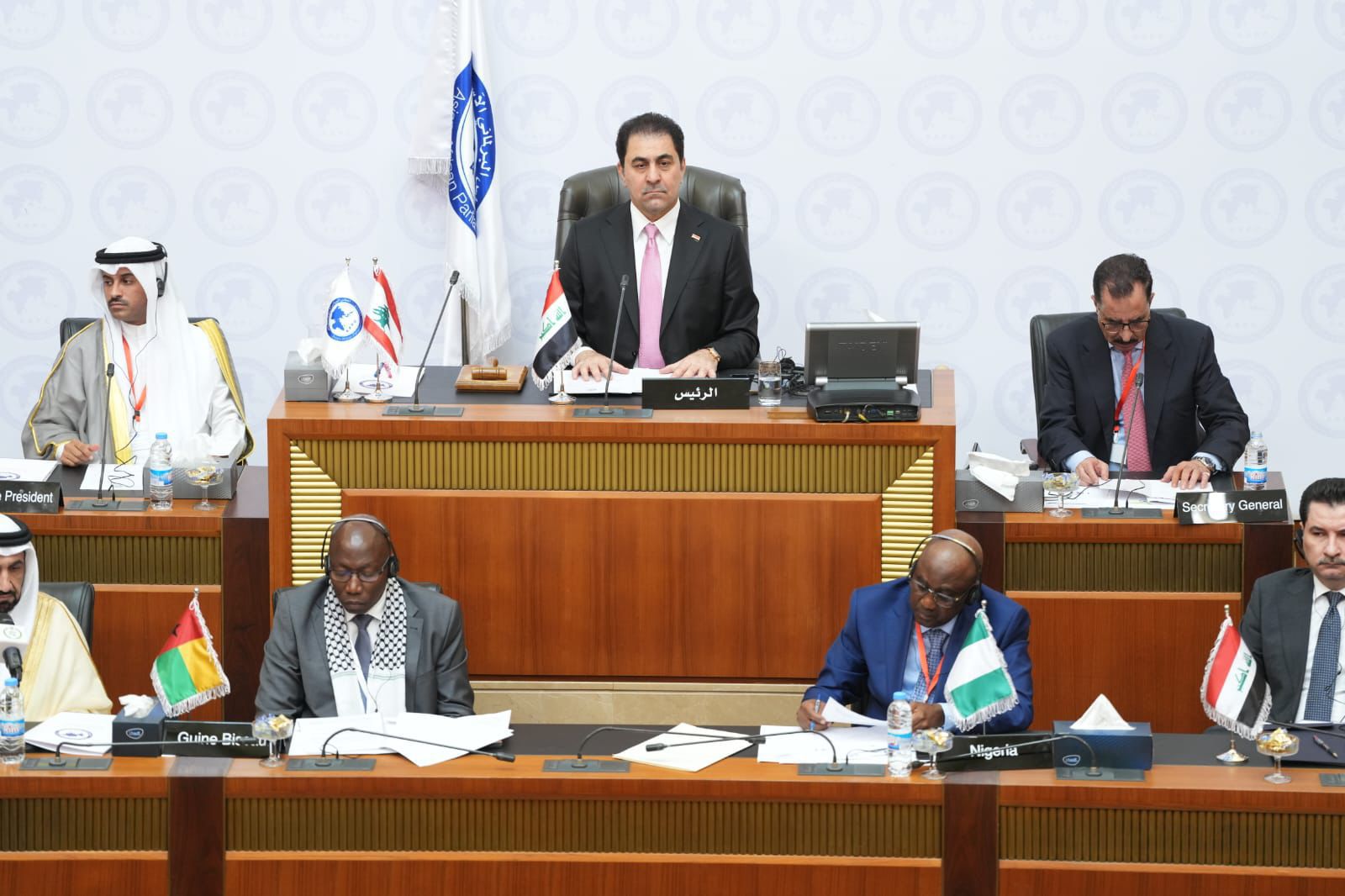 المندلاوي يُعلن تأسيس المجلس البرلماني الآسيوي الافريقي ويترأس اجتماعه الأول في بيروت