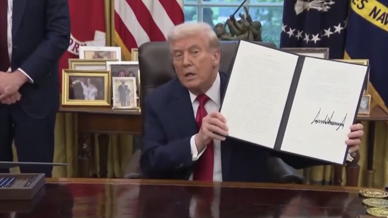 ترامب يوقع أمرًا تنفيذيًا بشأن تيك توك .. فيديو