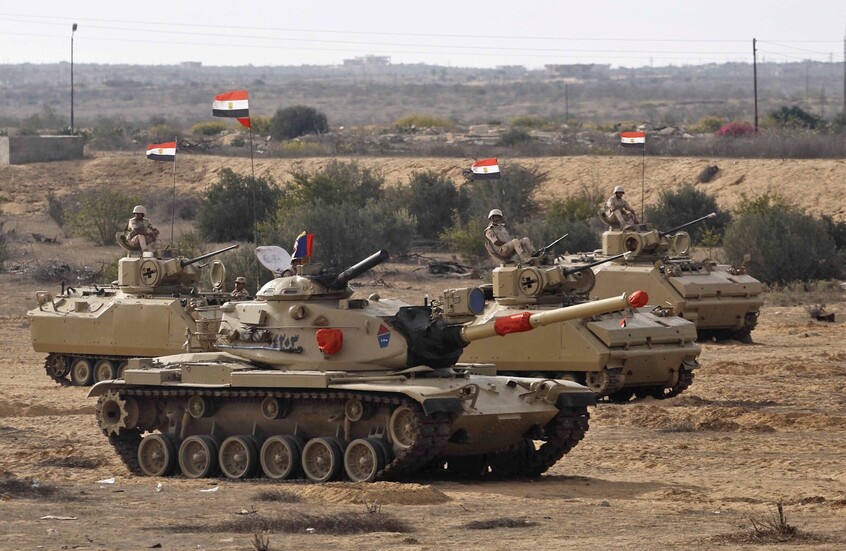 مسؤولون إسرائيليون يحذرون : الحشد العسكري المصري في سيناء أصبح نقطة توتر