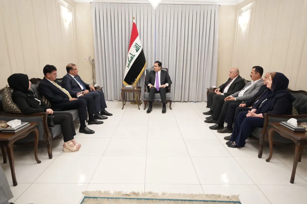 المندلاوي يلتقي نقيب المعلمين ويؤكد : قانون التربية ينصف التربويين