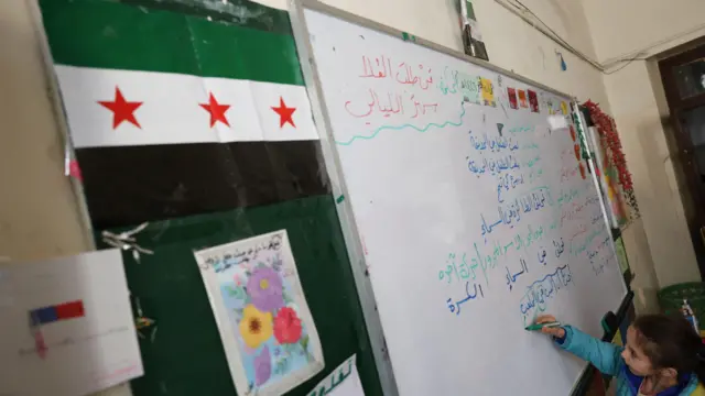 لأول مرة منذ 5 عقود.. الأسد خارج المناهج الدراسية في سوريا