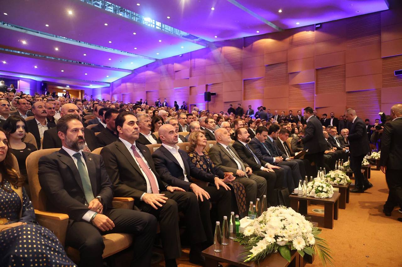 المندلاوي يُشارك في المراسم الخاصة بالذكرى الثامنة لرحيل جلال طالباني في السليمانية