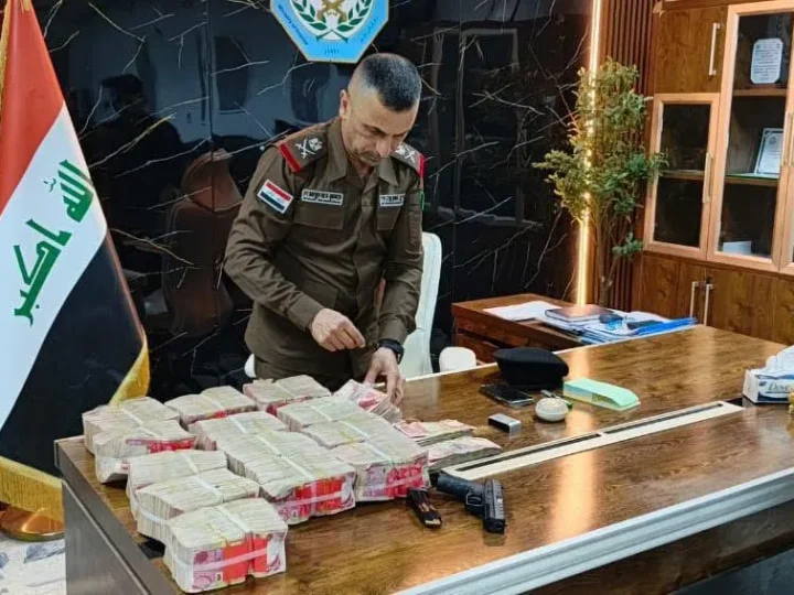 شرطة ديالى تضبط 373 مليون دينار ومسدساً مسروقين في المقدادية