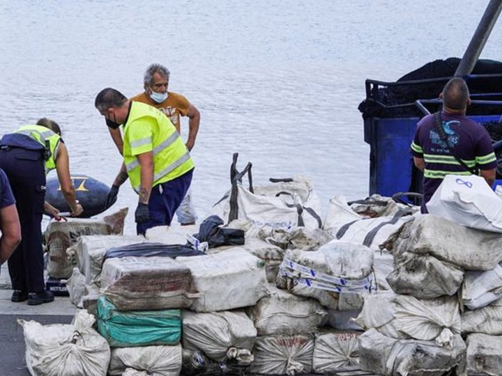 ضبط 6,5 أطنان من الكوكايين في سفينة قبالة سواحل جزر الكناري الإسبانية