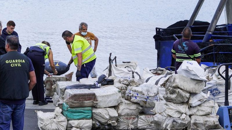 ضبط 6,5 أطنان من الكوكايين في سفينة قبالة سواحل جزر الكناري الإسبانية