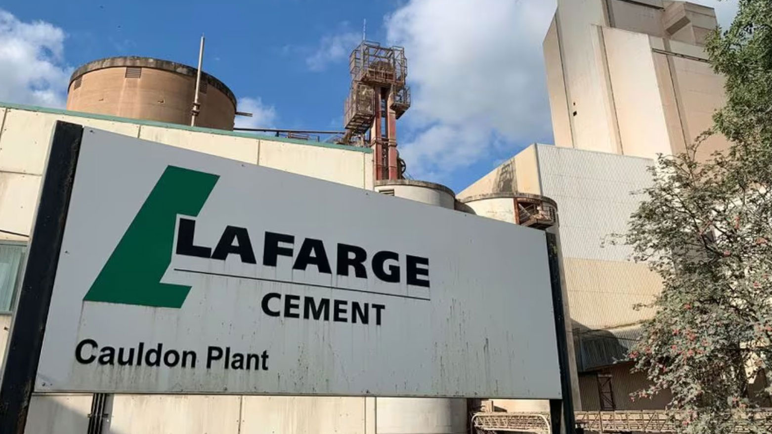 تحديد موعد محاكمة شركة لافارج الفرنسية بتهمة تمويل الإرهاب في سوريا