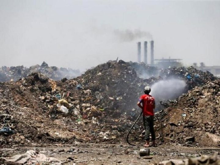 الخدمات والإعمار النيابية تضع استراتيجية وطنية لإنهاء “الغيوم السرطانية” الناتجة عن مطامر النفايات