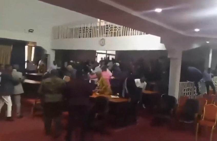 شجار عنيف بين نواب البرلمان في الكونغو الديمقراطية .. فيديو