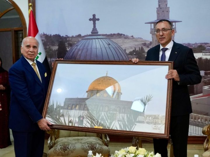 وزير الخارجية يجدد دعم العراق لفلسطين ويضع حجر الأساس لدار السفير في بغداد