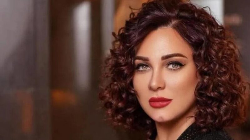 تقارير تتحدث عن منع سلاف فواخرجي في الظهور على الشاشات السورية