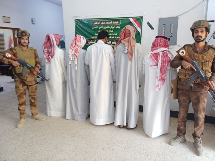 الداخلية تضبط صيادين كويتيين وعراقياً بحوزتهم 5 صقور في بادية المثنى