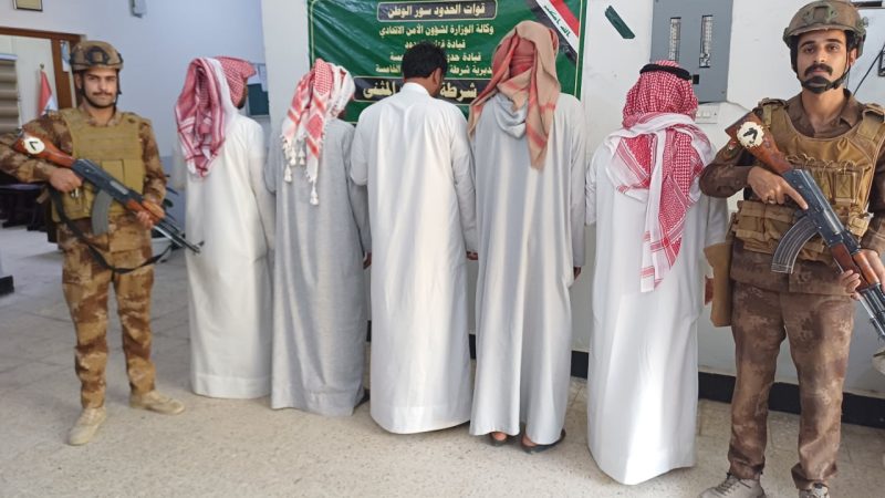 الداخلية تضبط صيادين كويتيين وعراقياً بحوزتهم 5 صقور في بادية المثنى