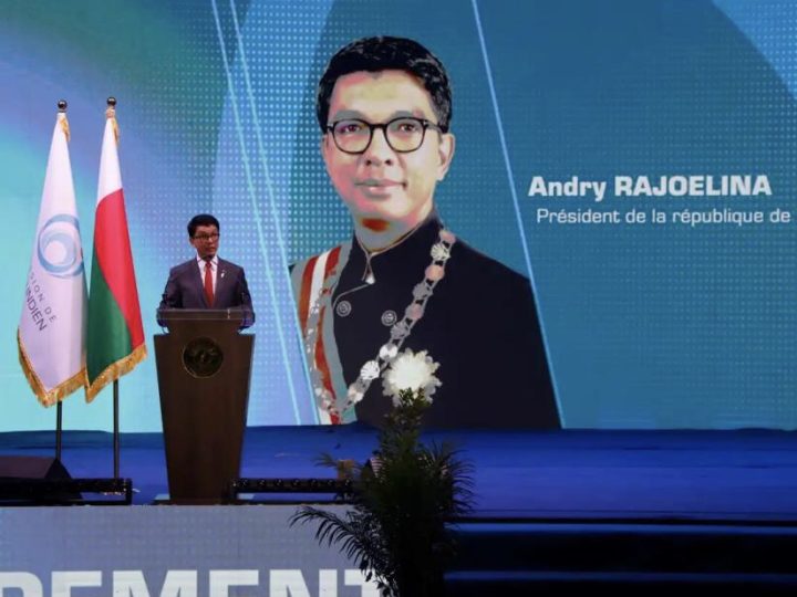 برلمان مدغشقر يصوت على عزل رئيس البلاد من منصبه