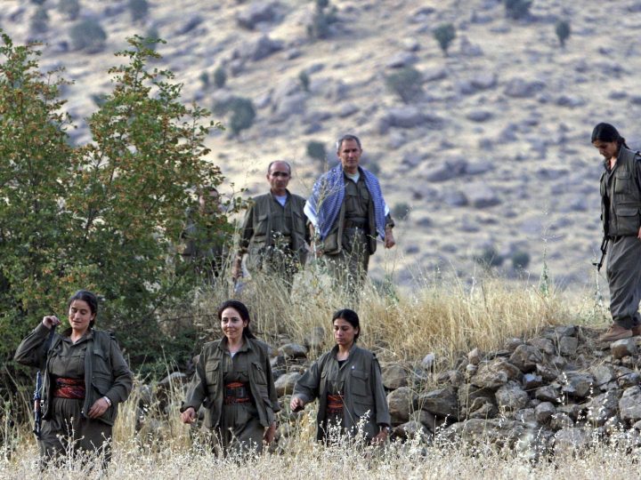 صحيفة تركية : “العمال الكردستاني” قد ينهي نشاطه في سوريا والعراق بعد انسحابه من تركيا