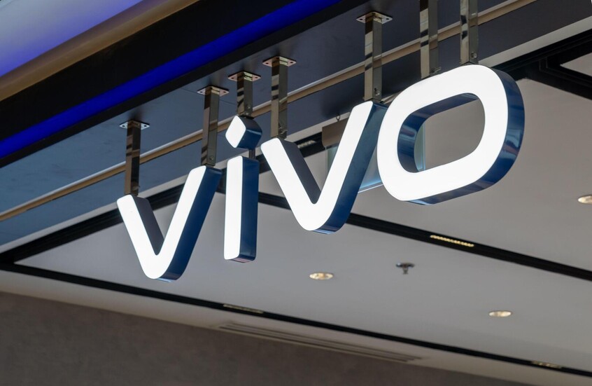 Vivo تتحدى سامسونغ وآبل بهاتف متطور