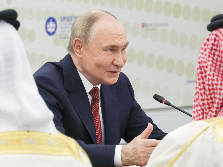 بوتين يصدر مرسوما بمنح الجنسية بشروط ميسرة لفئة جديدة من الأجانب