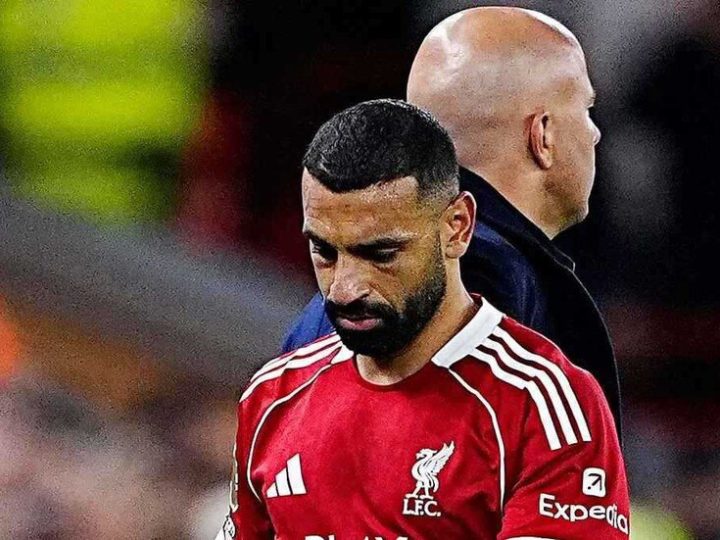 محمد صلاح يحذف صورته بقميص ليفربول.. وآرني سلوت يوجه رسالة
