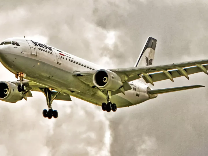 إيران تبدأ الرحلات التجريبية لطائرة النقل المحلية “سيمرغ”