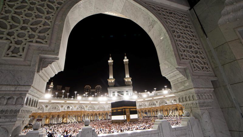 السعودية تتيح أداء العمرة من خلال جميع أنواع التأشيرات