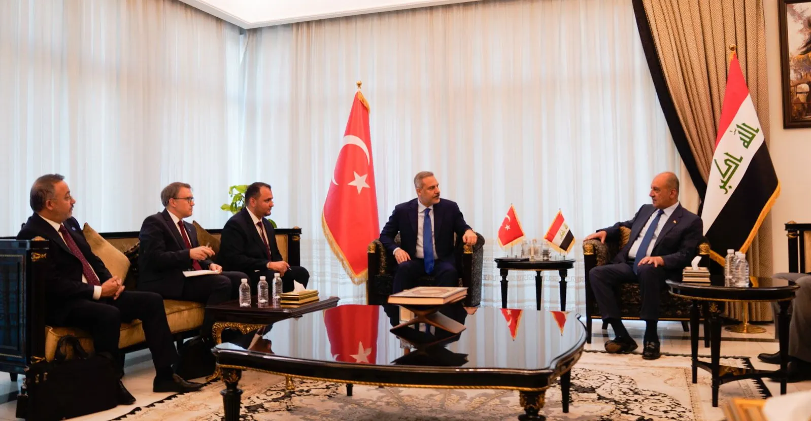 العراق وتركيا يبحثان تعزيز التعاون العسكري وضبط الحدود
