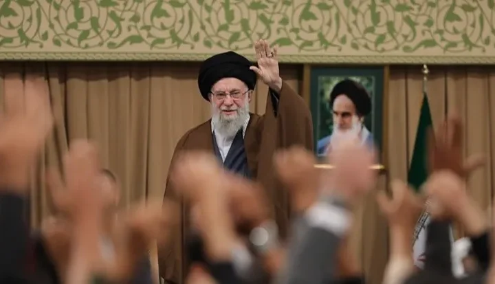 خامنئي: لا تعاون مع واشنطن ما دامت تدعم إسرائيل وتُبقي قواعدها في المنطقة