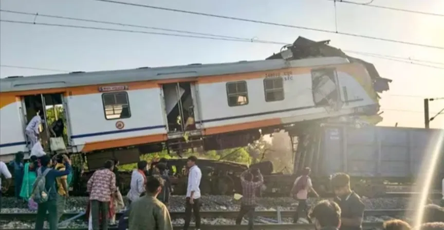 مصرع وإصابة 22 شخصاً بتصادم قطارين بالهند