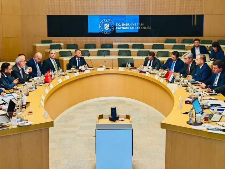 النفط تعلن استئناف المفاوضات مع تركيا بشأن اتفاقية خط الأنابيب