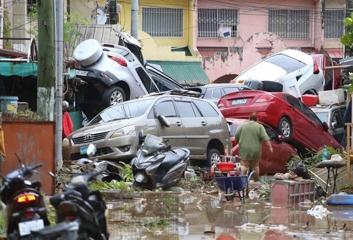 ارتفاع حصيلة ضحايا إعصار “كالمايجي” في الفلبين إلى 93 قتيلاً
