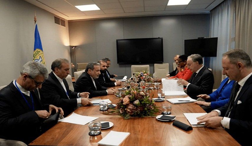 وزير الخارجية الايراني يطالب بمحاسبة الغرب على تزويد نظام ’صدام’ بالكيميائي