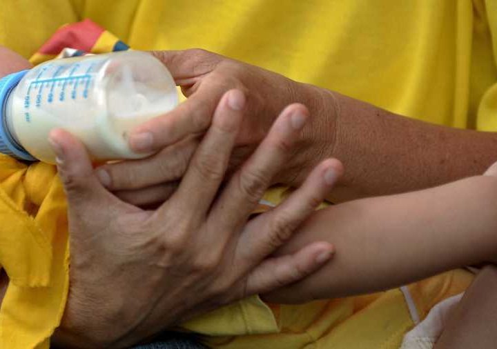 حليب الأطفال المسمم يثير القلق في 10 ولايات أميركية