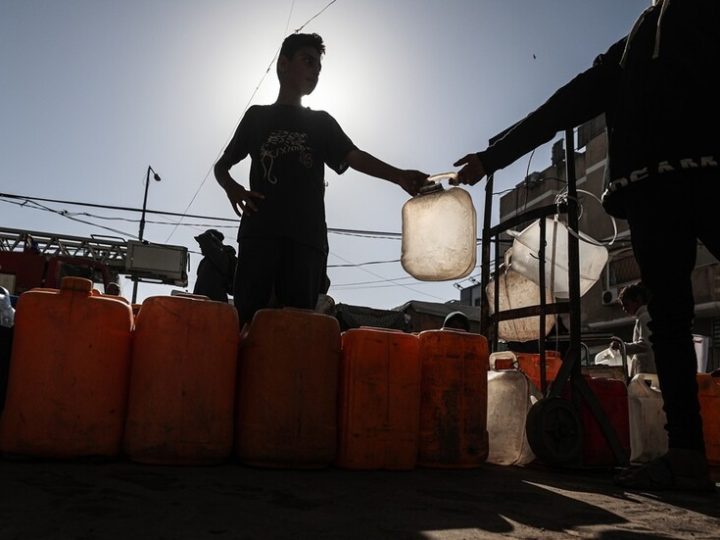 “أطباء بلا حدود” تحذر من انهيار الوضع الإنساني في غزة رغم وقف إطلاق النار