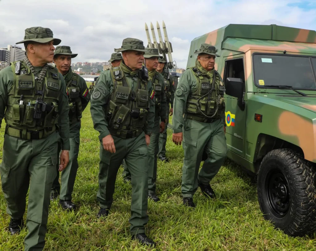 فنزويلا تحشد 200 ألف جندي للمناورات ردا على “التهديد الأميركي” في الكاريبي