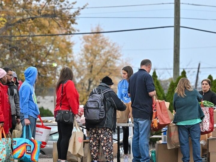 الإغلاق الحكومي يثقل كاهل اقتصاد واشنطن المتعثر أصلا وآلاف الأسر تتجه إلى حافة الانهيار المالي