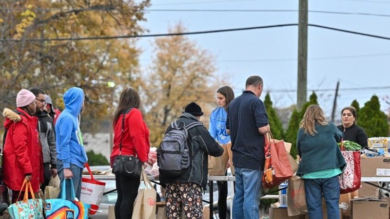 الإغلاق الحكومي يثقل كاهل اقتصاد واشنطن المتعثر أصلا وآلاف الأسر تتجه إلى حافة الانهيار المالي