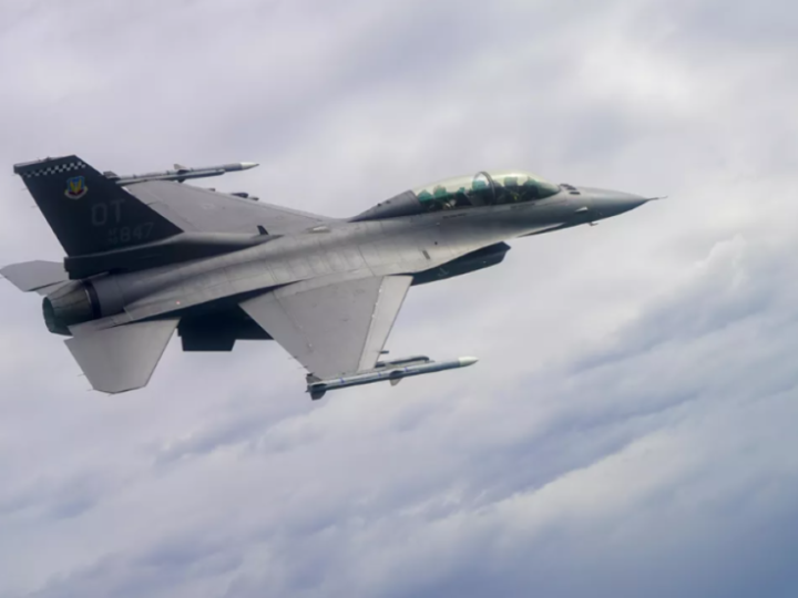 مقاتلة أمريكية تعترض طائرة اقتربت من مقر إقامة ترامب