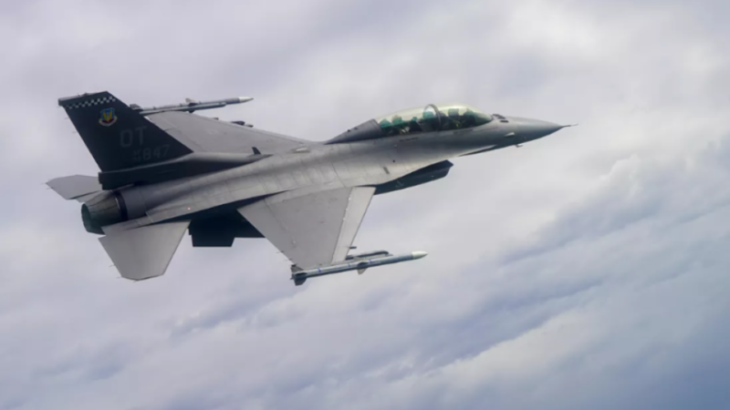 مقاتلة أمريكية تعترض طائرة اقتربت من مقر إقامة ترامب