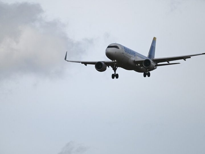 “إيرباص” تصدر أوامر استدعاء 6000 طائرة من طراز “A320”.. ما السبب؟