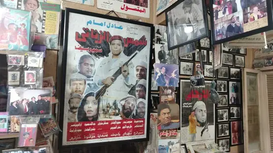 جمع آلاف المقتنيات.. مصري يؤسس متحفاً يوثق مسيرة الزعيم عادل إمام