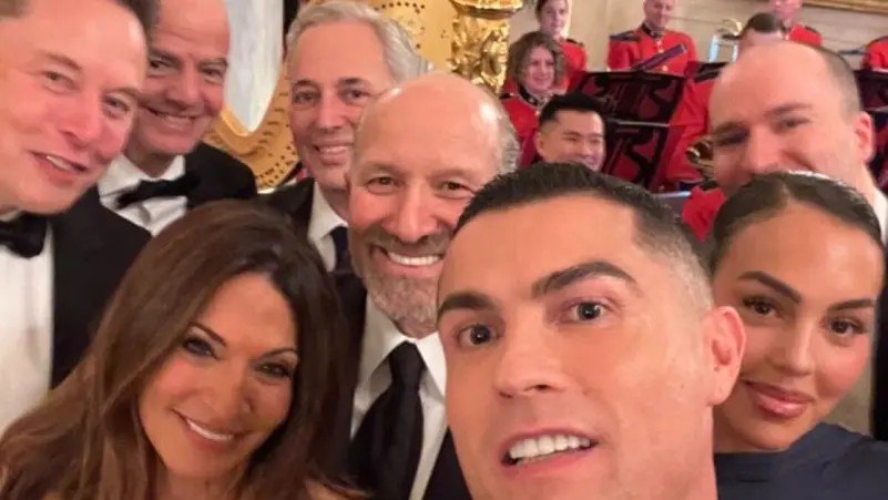 سيلفي نادر من البيت الأبيض يشعل التواصل الاجتماعي