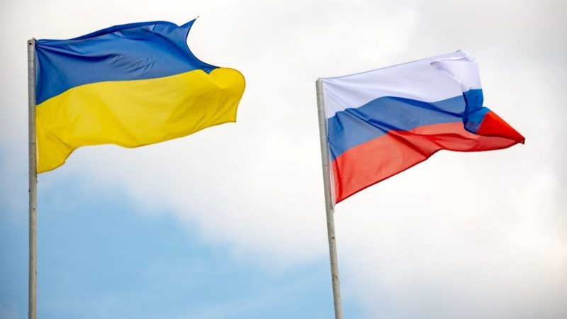 أوكرانيا تفرض عقوبات على كبار المسؤولين الروس ومؤسساتهم في خطوة جديدة لدعم موقفها ضد روسيا