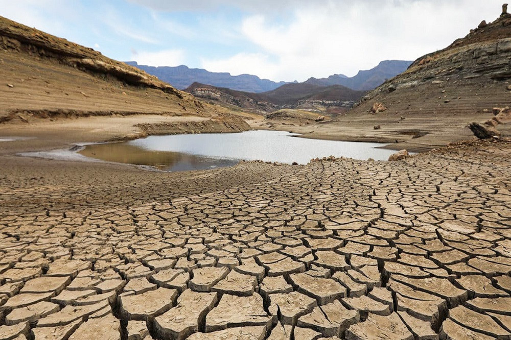 إيران تواجه أسوأ أزمة جفاف في تاريخها: تراجع مخزون المياه في السدود إلى أقل من 3% في مشهد