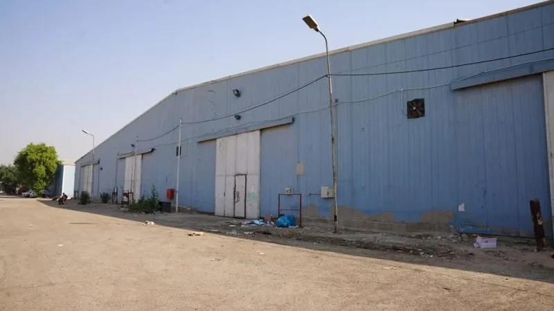 التجارة: مخازن النجف المحترقة مؤجَّرة لمستثمرين ولا صلة لها بمفوضية الانتخابات