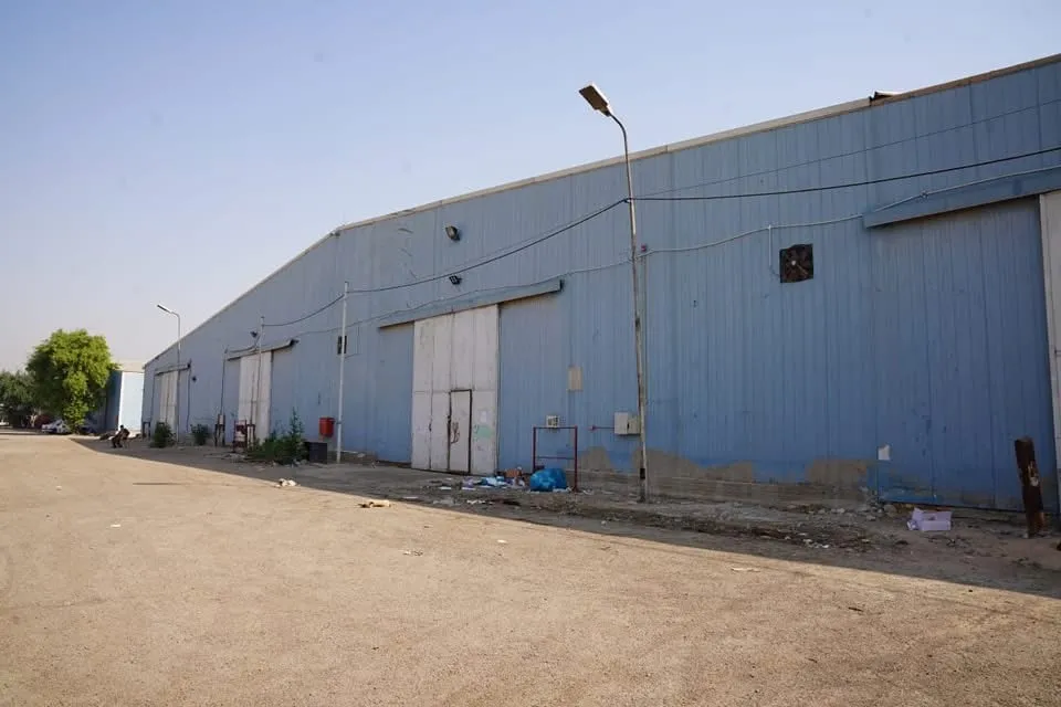 التجارة: مخازن النجف المحترقة مؤجَّرة لمستثمرين ولا صلة لها بمفوضية الانتخابات