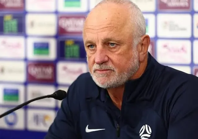 مدرب “أسود الرافدين” يغادر العراق لحضور قرعة الملحق العالمي