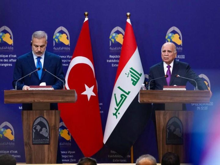 العراق وتركيا يبحثان إدارة المياه والتجارة ويوقعان وثيقة مشتركة