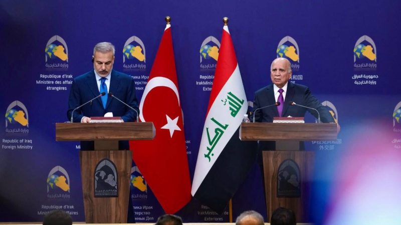 العراق وتركيا يبحثان إدارة المياه والتجارة ويوقعان وثيقة مشتركة