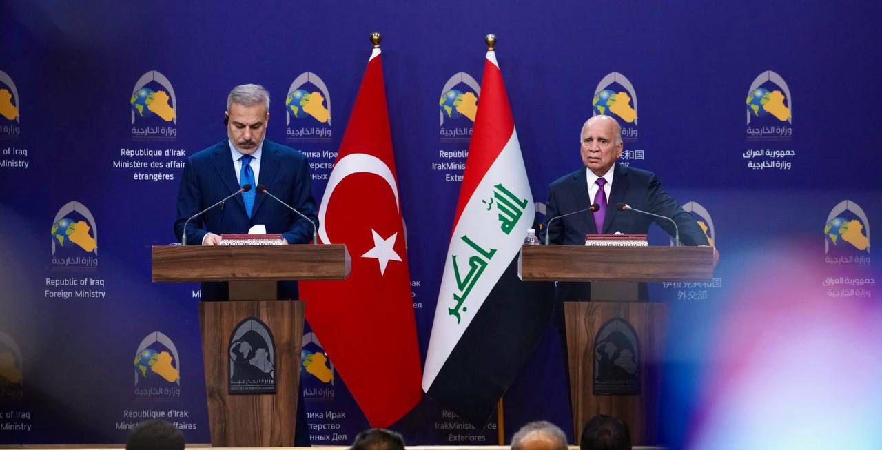 العراق وتركيا يبحثان إدارة المياه والتجارة ويوقعان وثيقة مشتركة