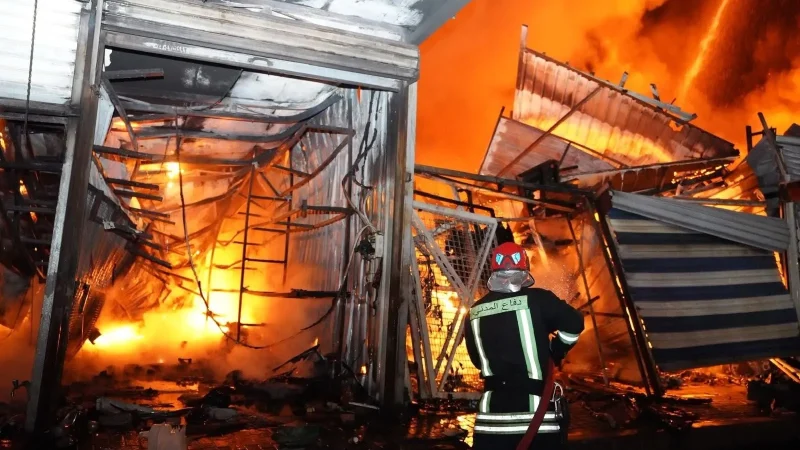 فرق الدفاع المدني تسيطر على حريق الطالبية ببغداد