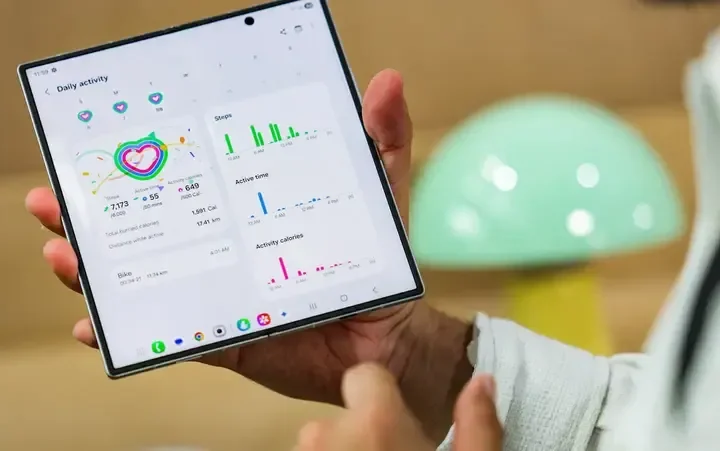 “سامسونغ” تكشف عن هاتف ” Galaxy Z TriFold” وتحدد موعد إطلاقه